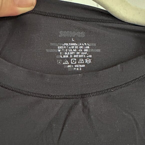 SKIMS Fits Everybody Long Sleeve T-Shirt Black - Size Large - Worn Twice - Picture 4 of 5